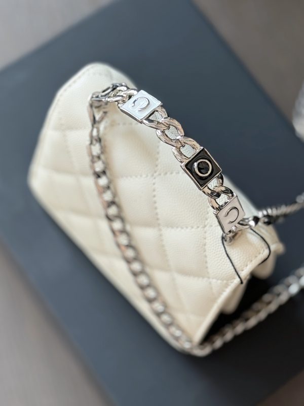 Chanel 22s handbag 13*10cm white 240401bag1st - Image 4