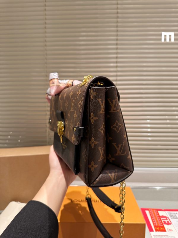 Louis Vuitton victoria messenger bag  Néonoé 18*26cm - Image 4