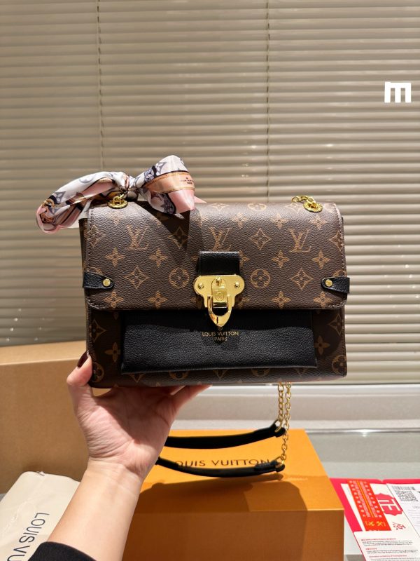 Louis Vuitton victoria messenger bag  Néonoé 18*26cm - Image 5