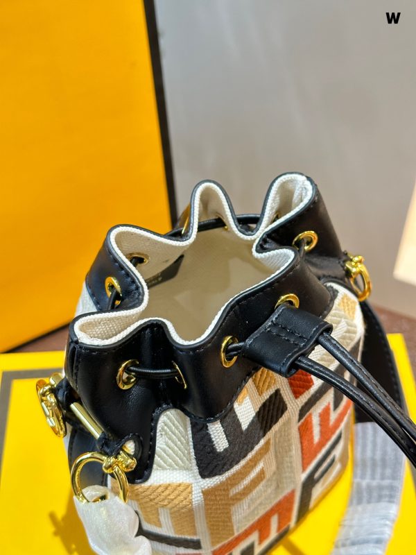 Fendi bucket bag, single shoulder or cross-body, size: 12 * 18 * 10cm - Image 2