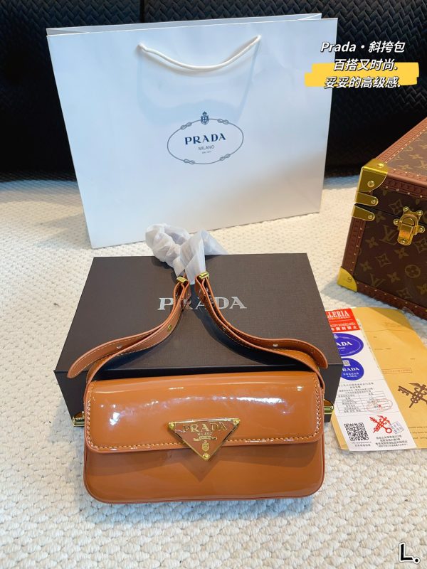 Prada metal label shoulder bag 21*4*10cm brown