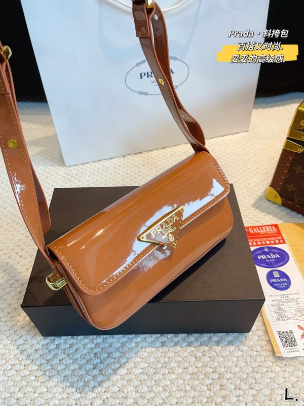 Prada metal label shoulder bag 21*4*10cm brown - Image 2
