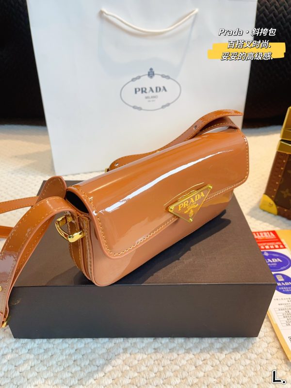 Prada metal label shoulder bag 21*4*10cm brown - Image 5