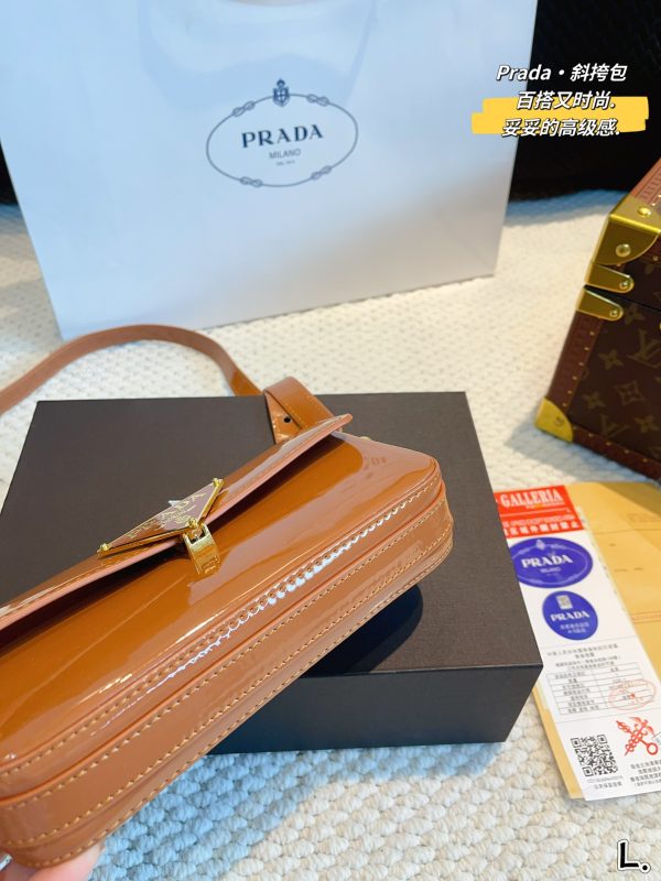 Prada metal label shoulder bag 21*4*10cm brown - Image 7