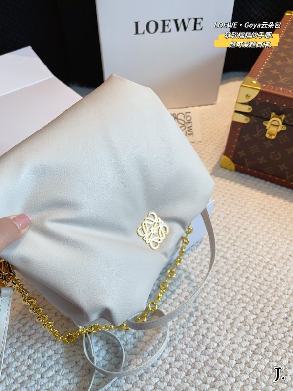 Loewe metal logo cloud bag 23*8*18cm white - Image 3