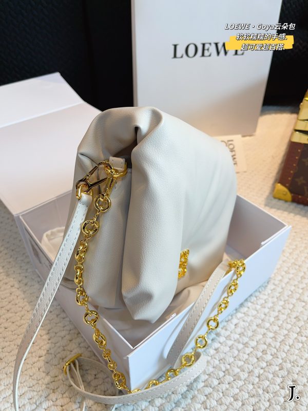Loewe metal logo cloud bag 23*8*18cm white - Image 4