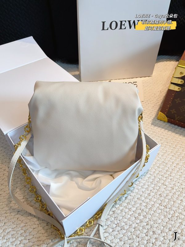 Loewe metal logo cloud bag 23*8*18cm white - Image 6
