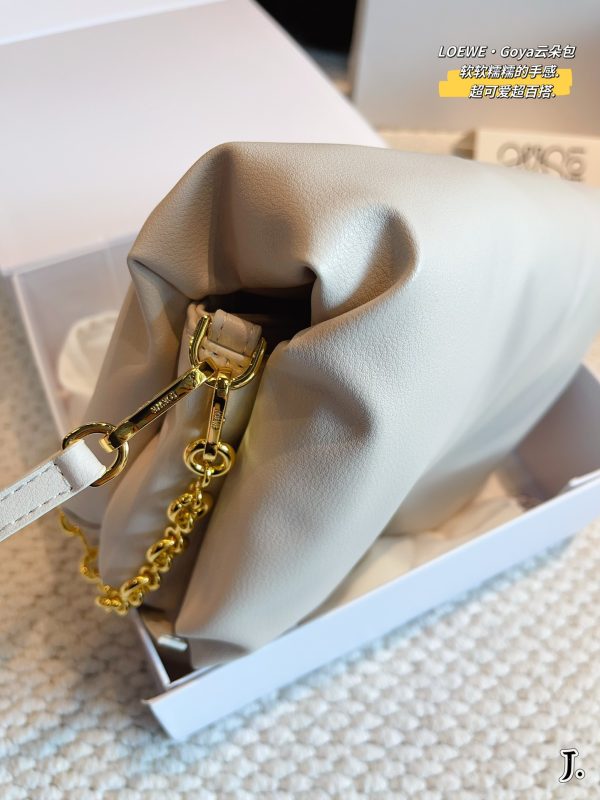 Loewe metal logo cloud bag 23*8*18cm white - Image 8