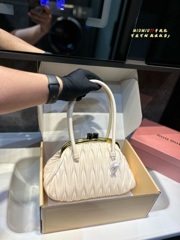 Miu Miu portable pleated bag 28*19cm - Image 3