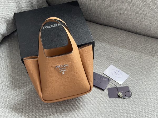Prada cowhide tote bag 18*15cm - Image 2