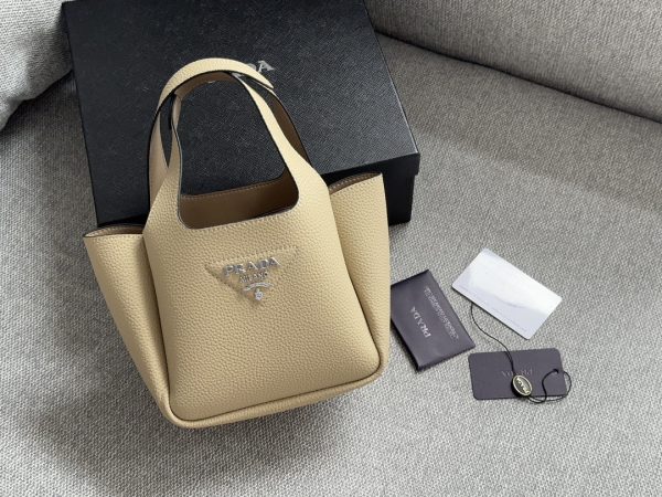 Prada cowhide tote bag 18*15cm - Image 3