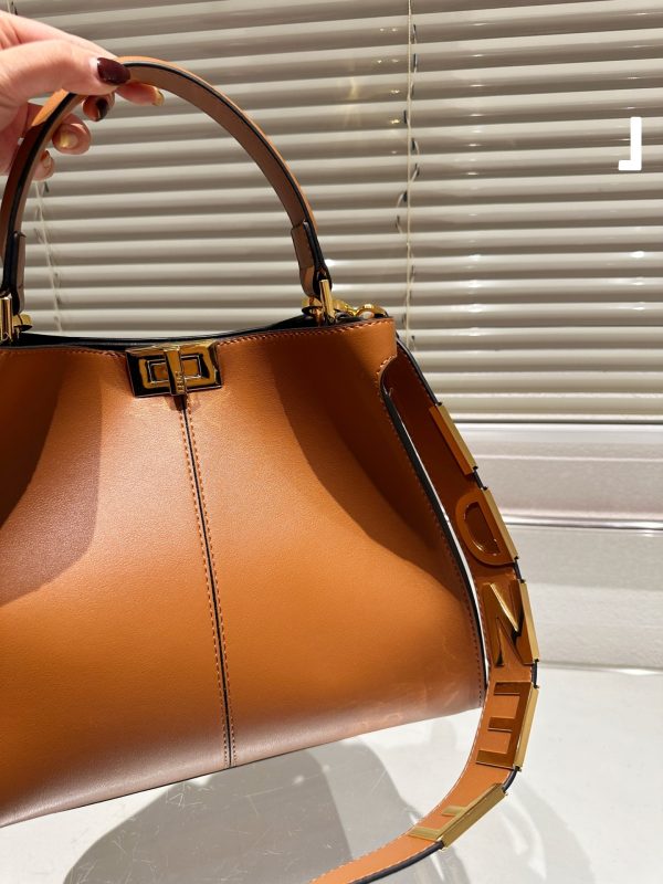 Fendi twist lock metal accessories handbag 30cm brown - Image 3