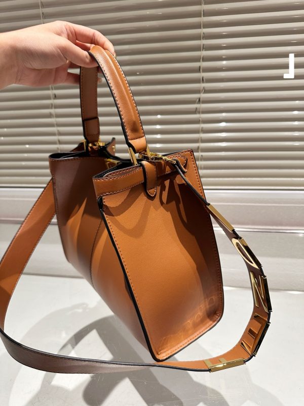 Fendi twist lock metal accessories handbag 30cm brown - Image 4