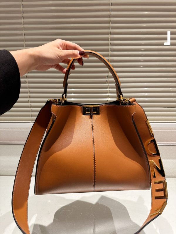 Fendi twist lock metal accessories handbag 30cm brown - Image 6