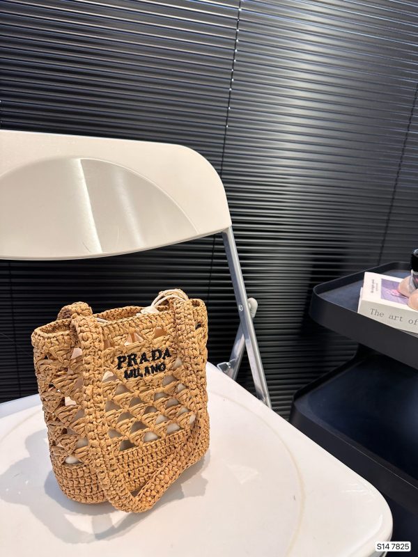 Prada woven tote bag 17*18cm brown