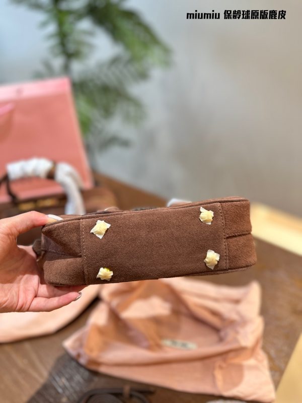 miumiu suede underarm bag brown 22cm/28cm - Image 5