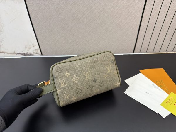 XX001 LV Louis Vuitton Dopp kit studded print toiletry bag with box Size 12 x 22cm