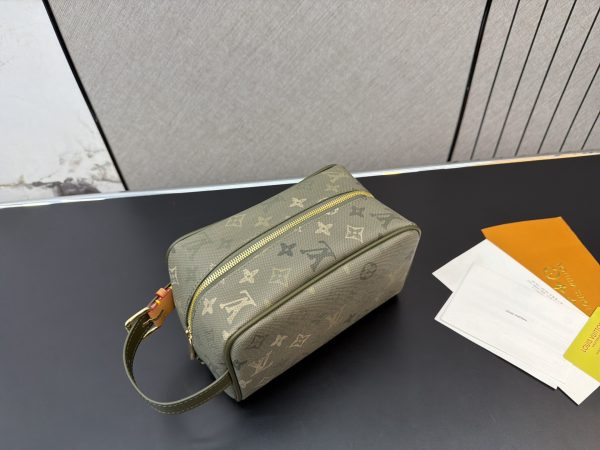 XX001 LV Louis Vuitton Dopp kit studded print toiletry bag with box Size 12 x 22cm - Image 8