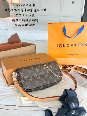 XX001 LV Ivy Chain Shoulder Bag, comes with box; dimensions: 20 x 12 x 5 cm.