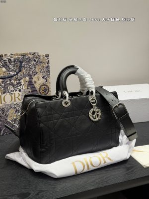 XX001 Dior 26SS Quilted Cowhide Handbag (Genuine Leather) – Box Included Dimensions: 32 x 21 cm