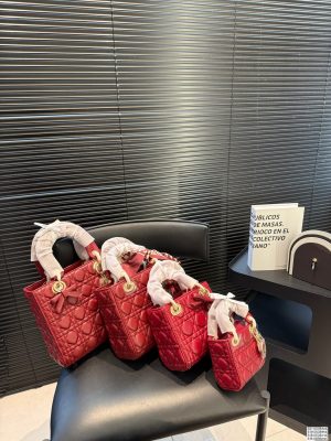 XX001 Dior Lady Dior Bag (includes box) Sizes: Large, 23cm, 20cm, 16cm, and Mini (12cm) (4 colors)